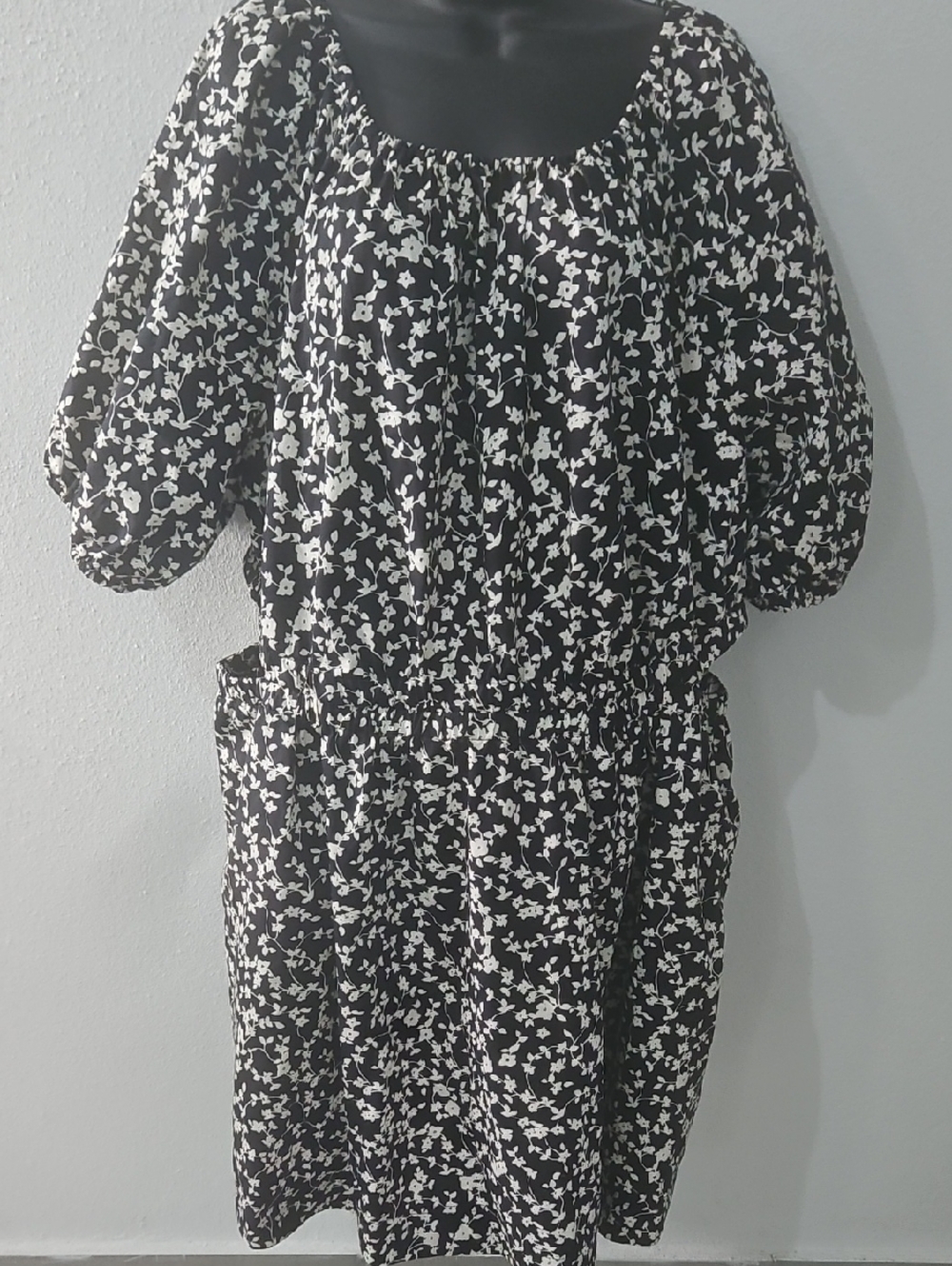 Old Navy Black with White Floral Puff Sleeve Midi Dress